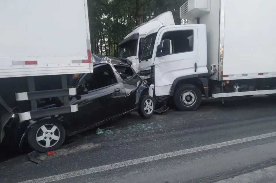 Milagre Casal Sofre Apenas Escoria Es Ap S Carro Ser Prensado Por